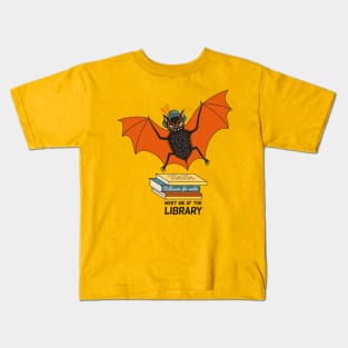 Funny librarian bat book lover Kids T-Shirt